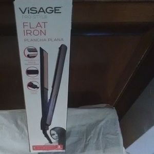 New in box Visage Flat Iron